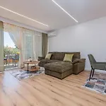 Апартаменты Cozy In With Wifi *