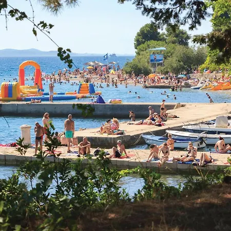 2 Bedroom Gorgeous In Apartment *