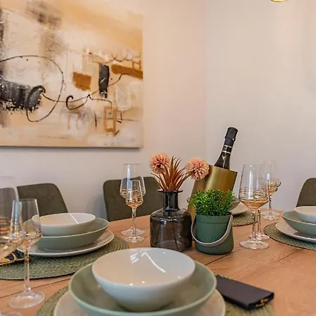 2 Bedroom Gorgeous In