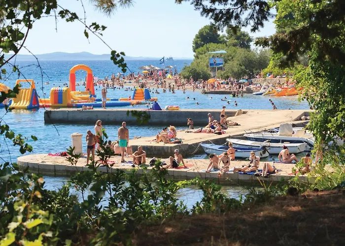 2 Bedroom Gorgeous In Apartment *